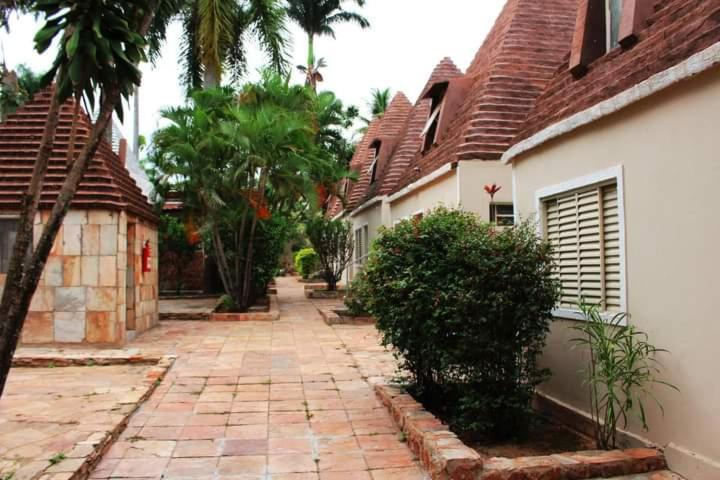 Pousada Recanto Das Araras "Com Acesso Ao Lagoa Quente" Caldas Novas Exterior photo